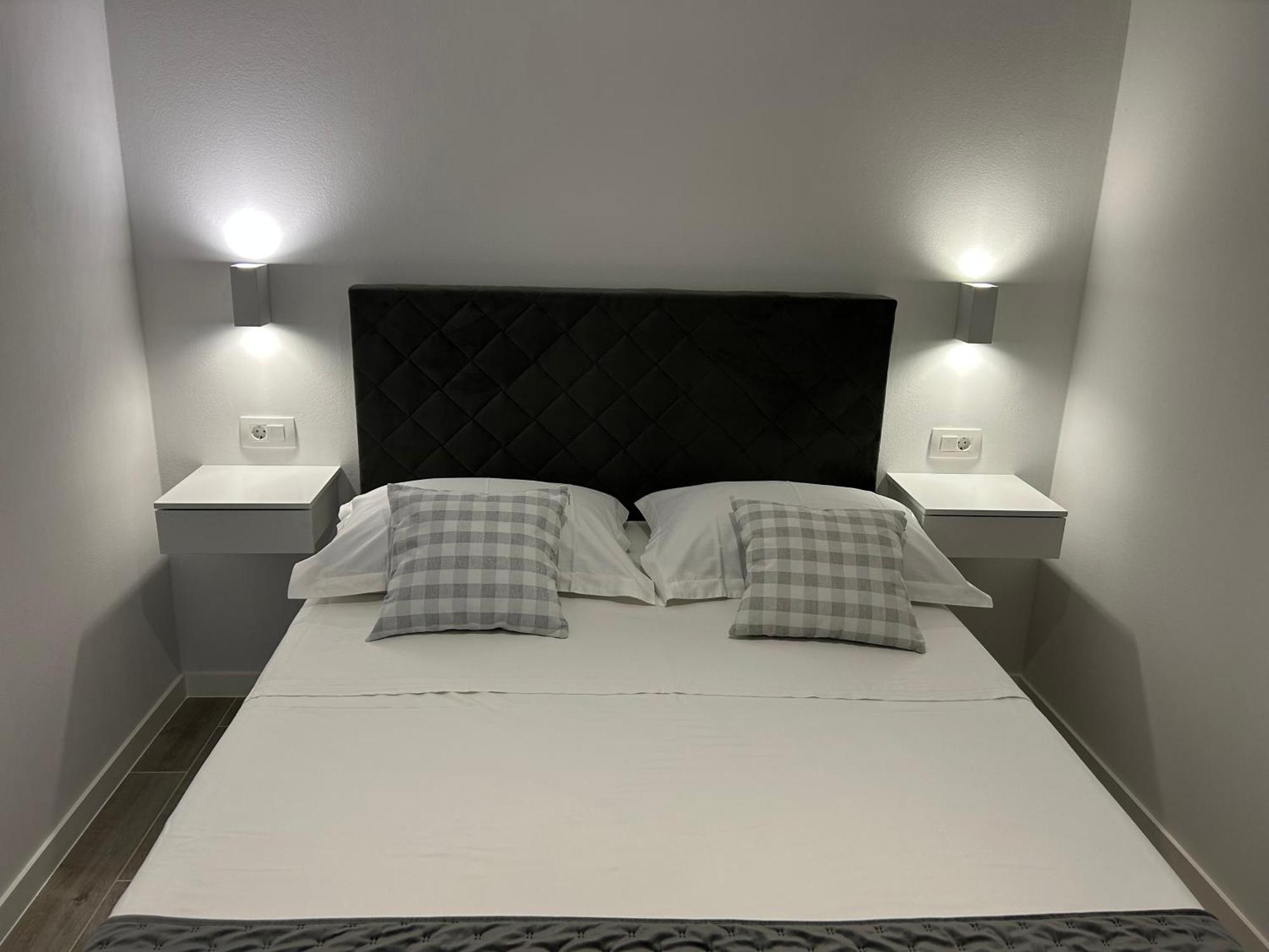 Apartmani Milka I Jozo أوميس الغرفة الصورة